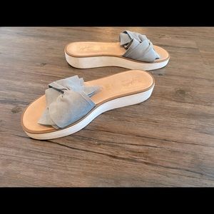 Seychelles - suede sky blue slides